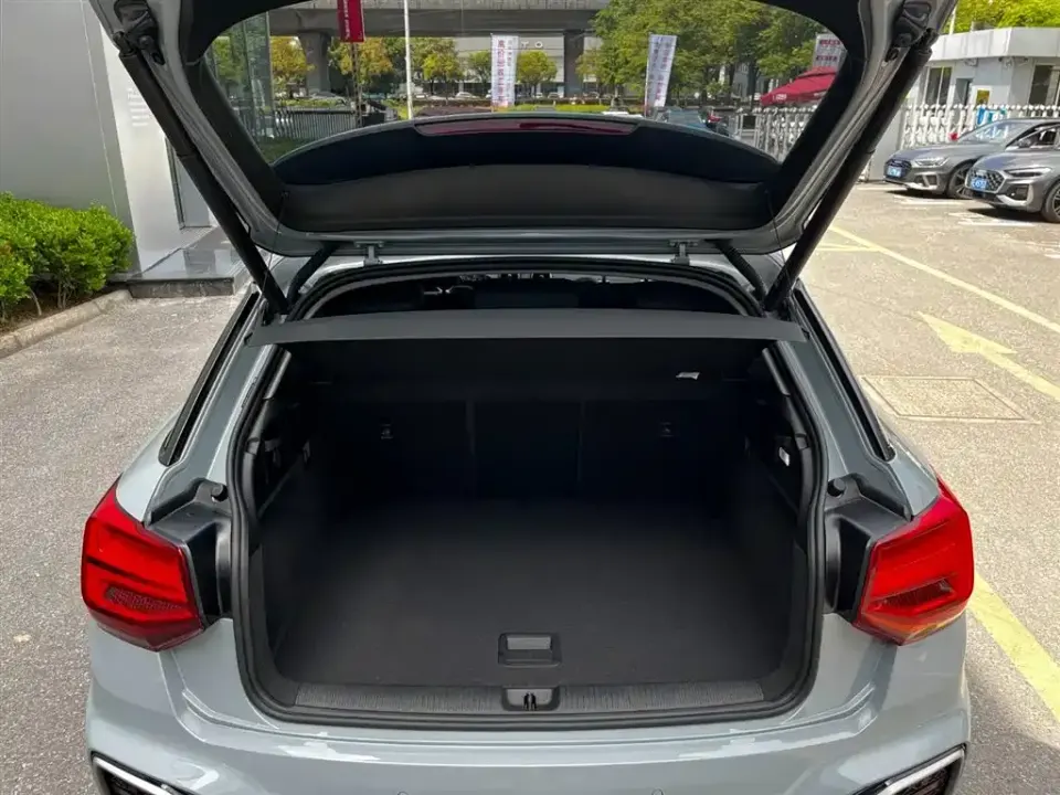 Audi Q2L