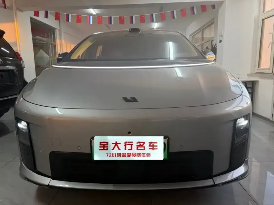 Li Li i8