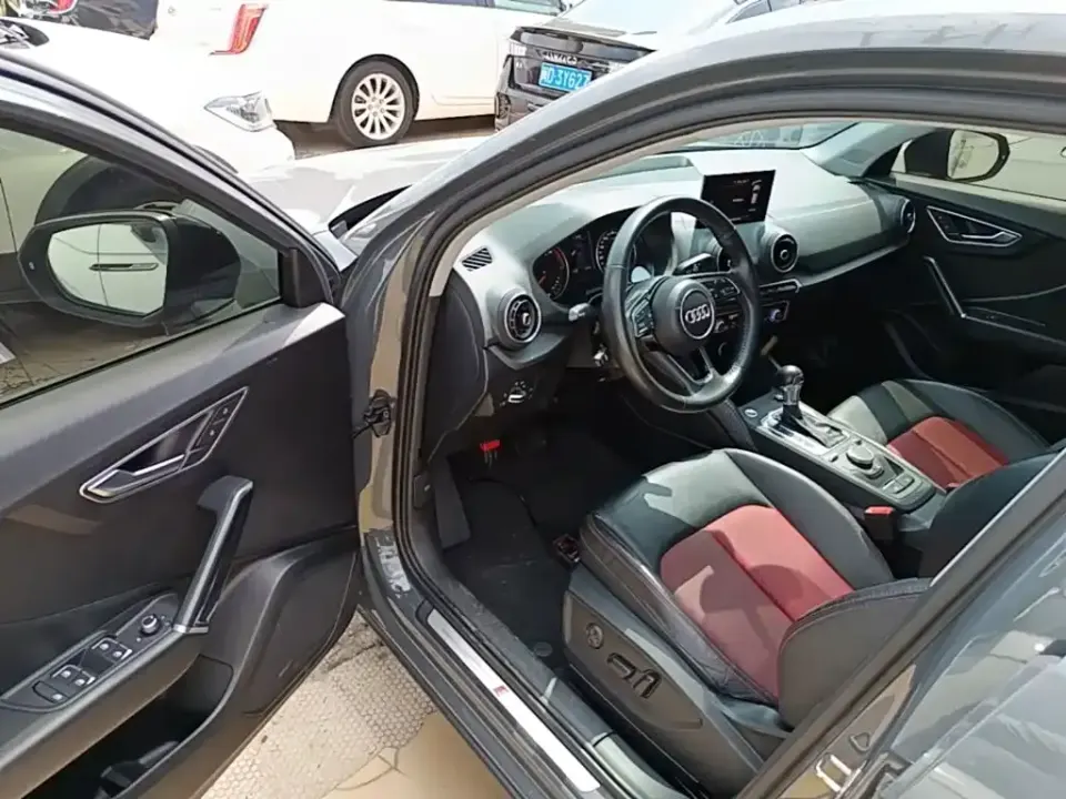 Audi Q2L