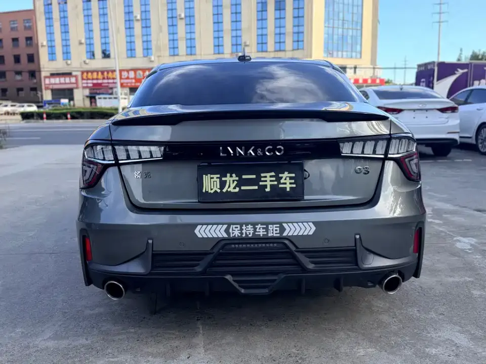 Lynk & Co 03