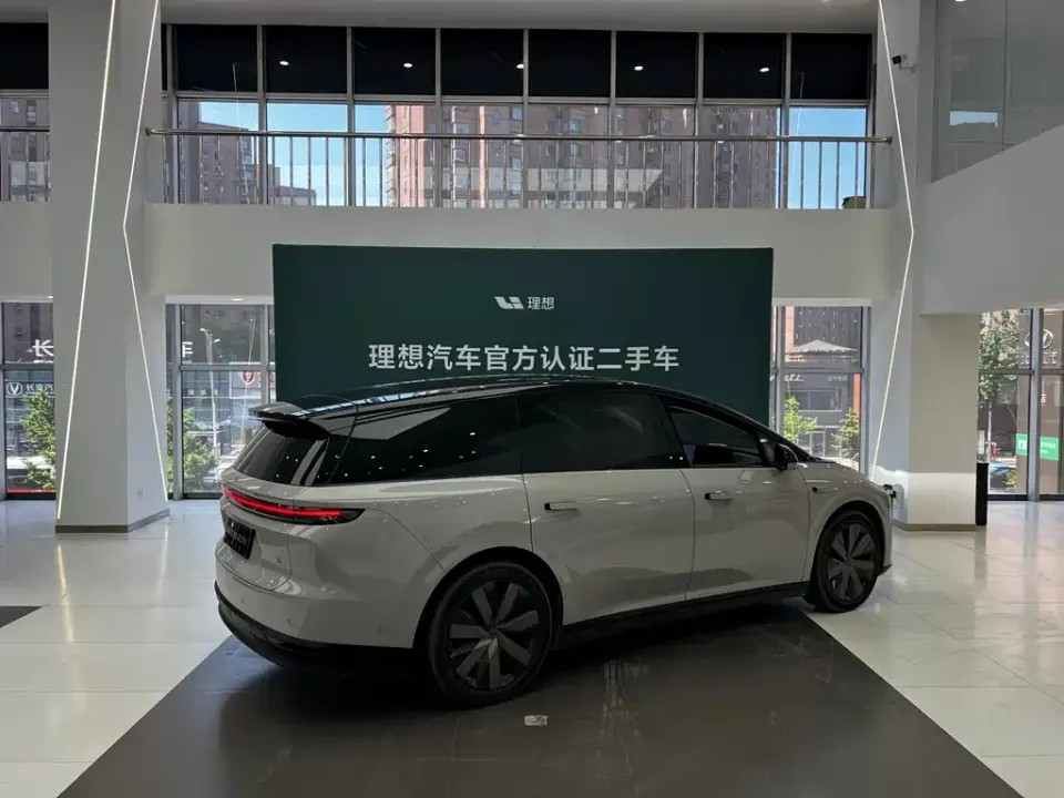 Li Li i8