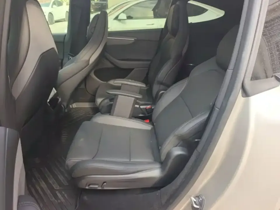 Tesla Model Y L