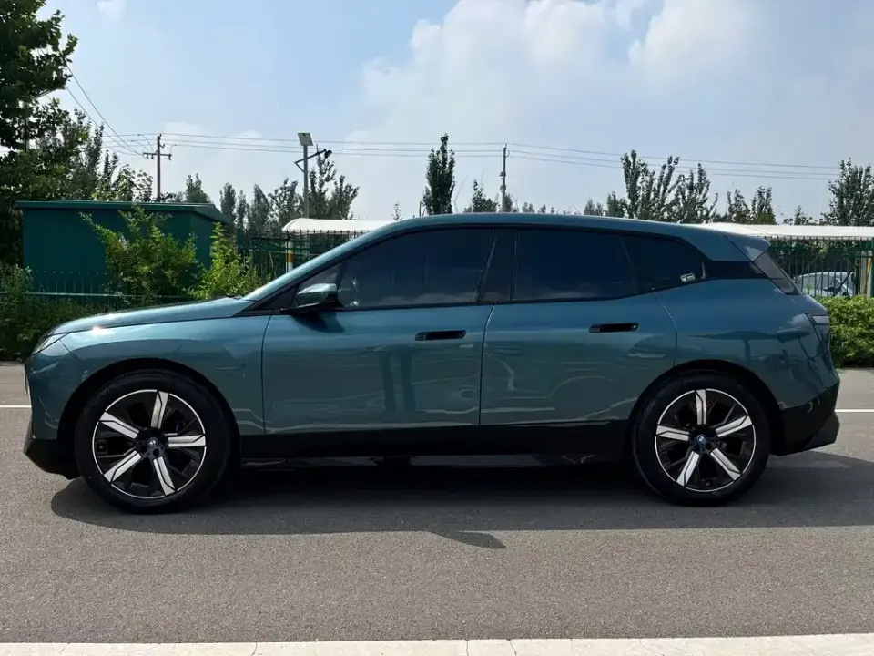 BMW iX