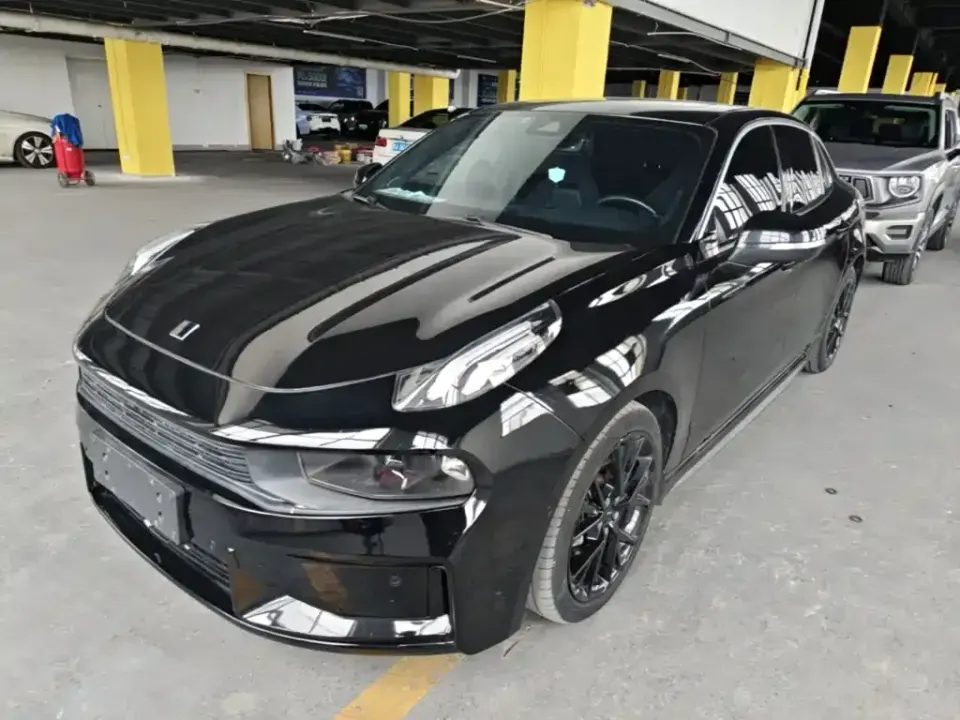 Lynk & Co 03