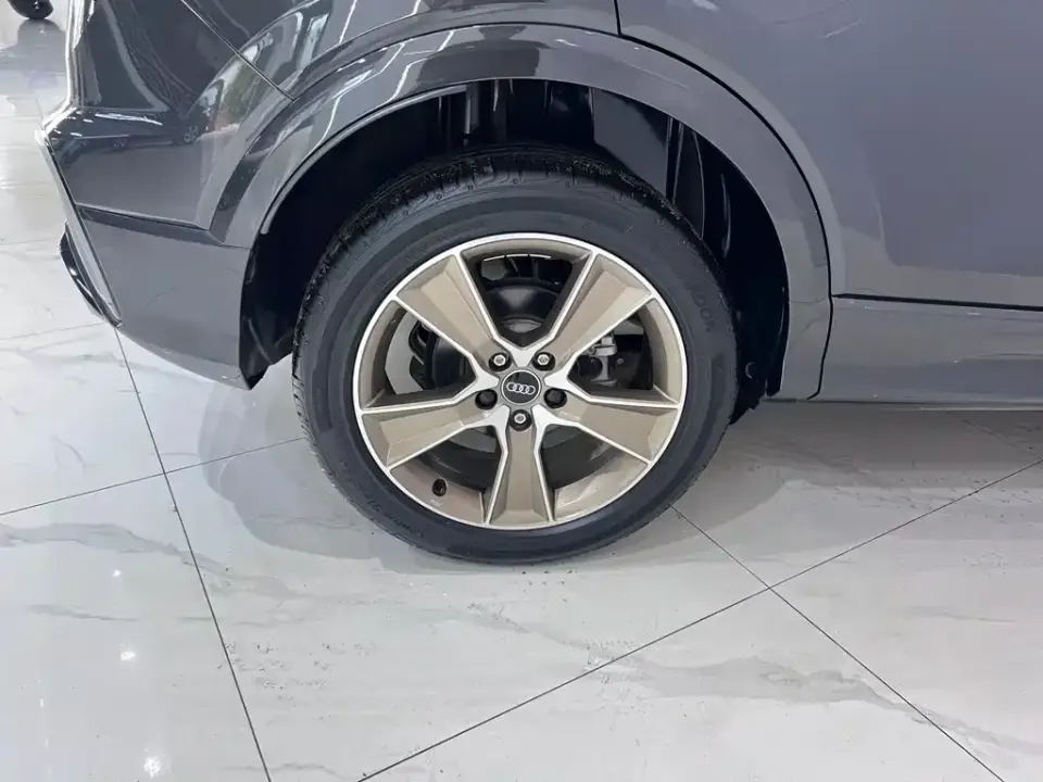 Audi Q2L