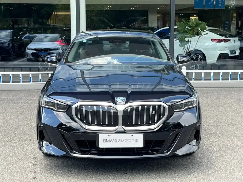 BMW i5