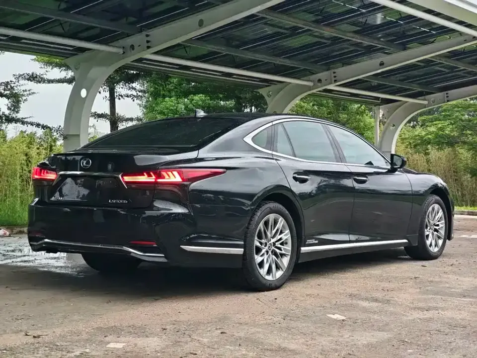 Lexus LS
