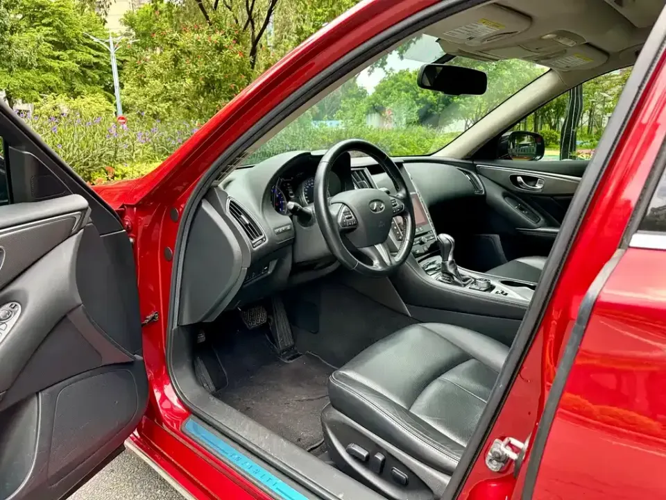 Infiniti Q50L