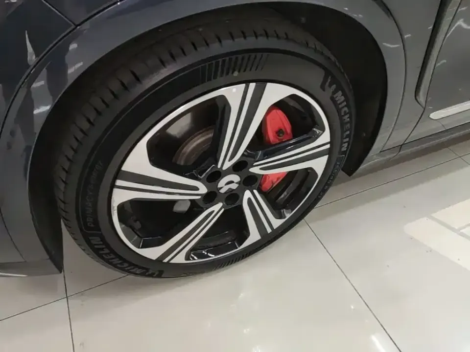 Nio ES8