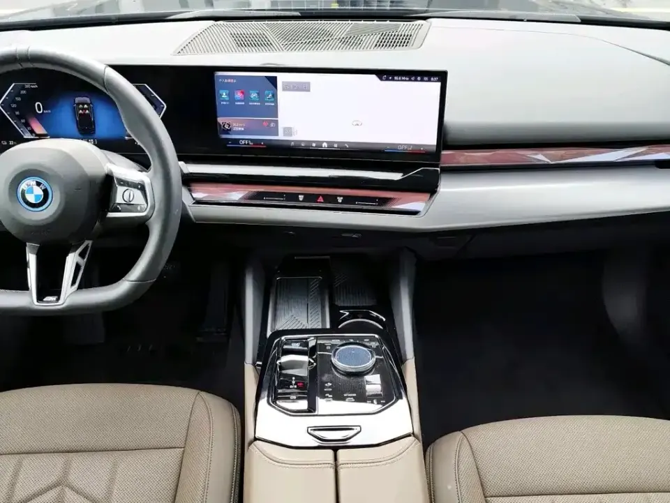 BMW i5