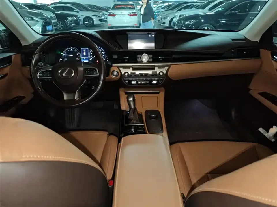 Lexus ES