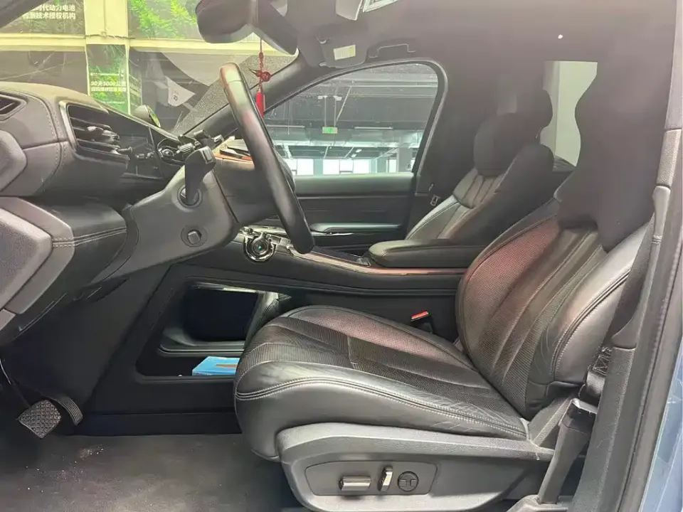 Nio ES8