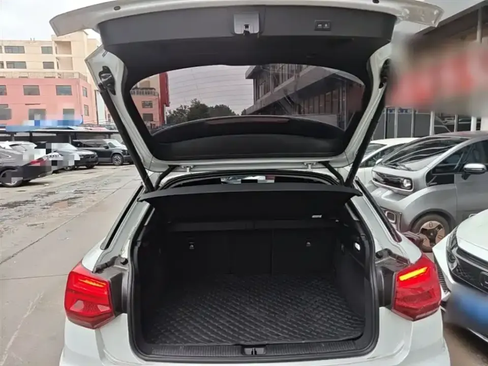 Audi Q2L