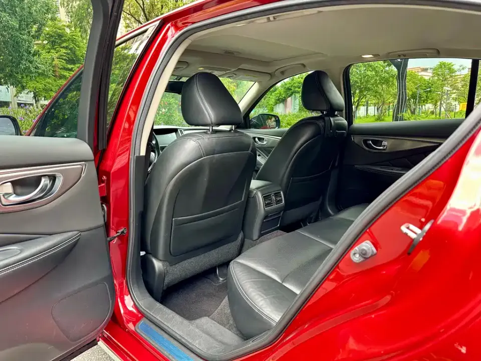Infiniti Q50L