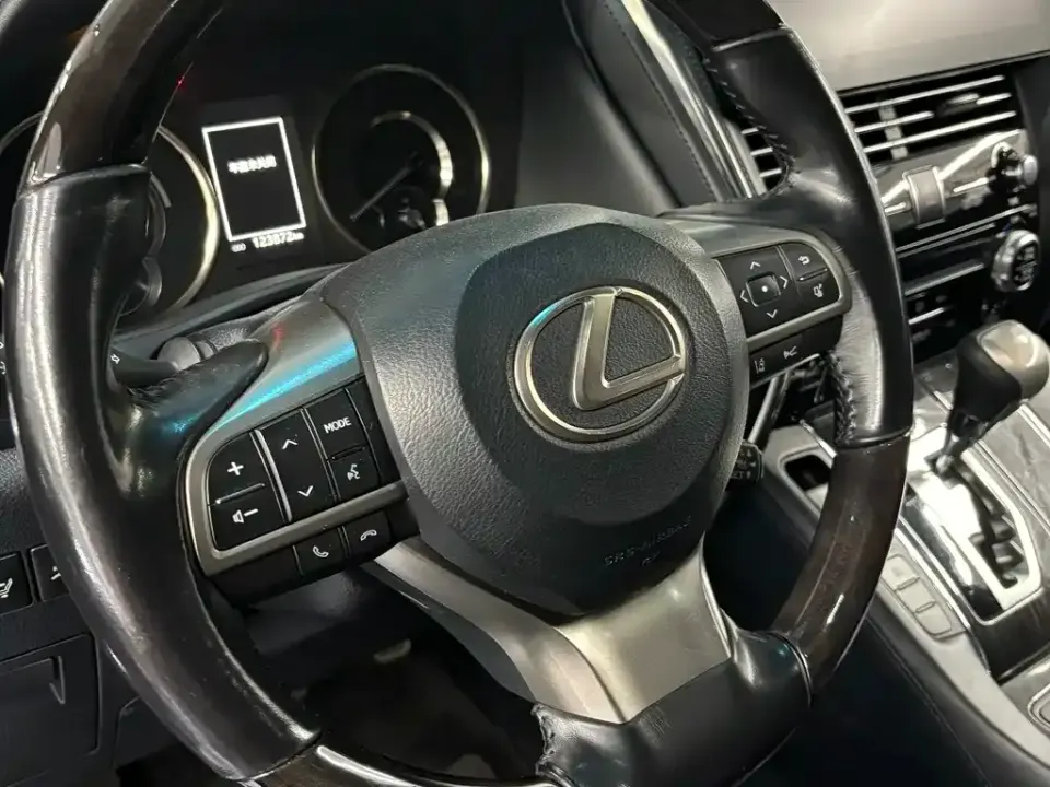 Lexus LM