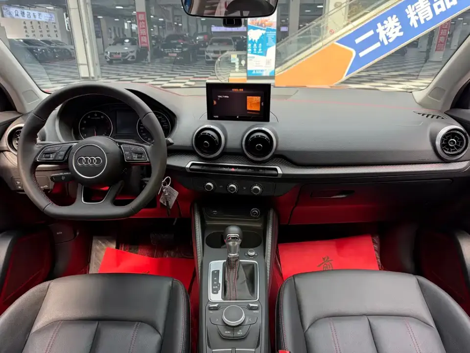 Audi Q2L