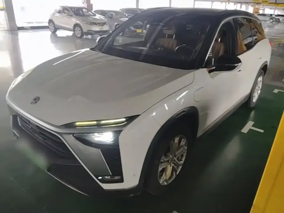 Nio ES8