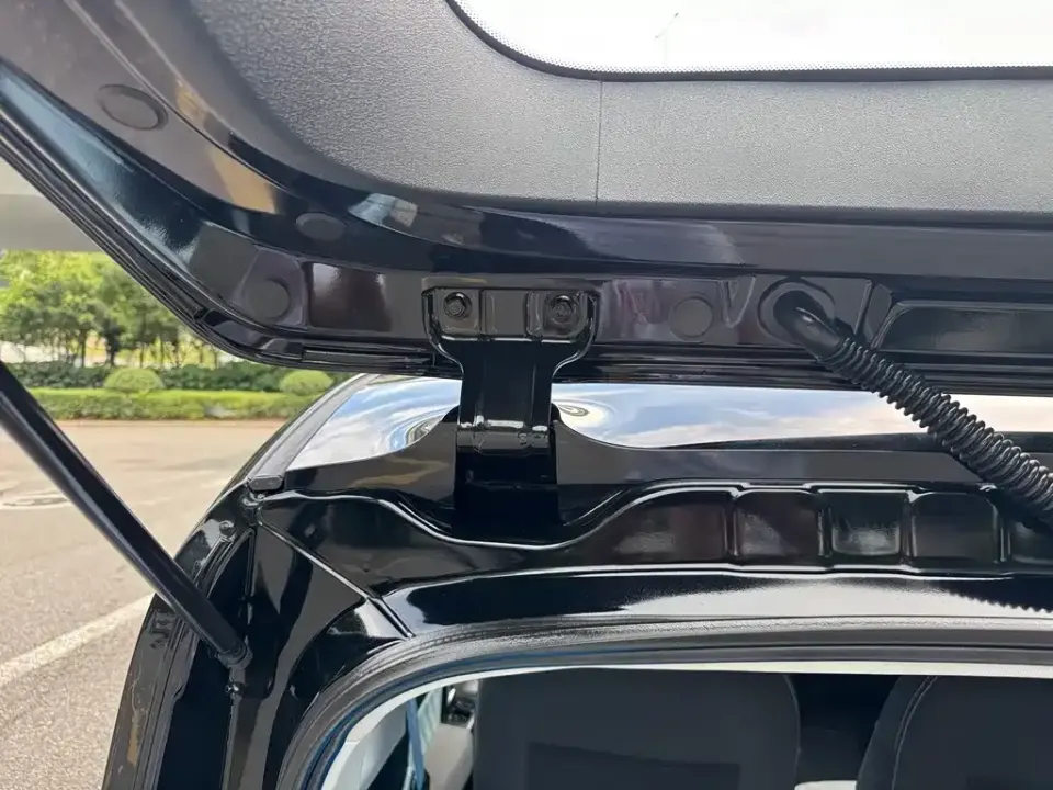 Baojun E300