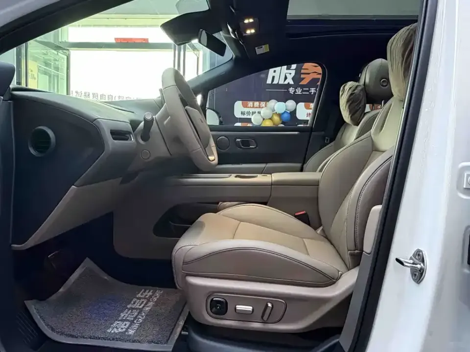 Li Li i6
