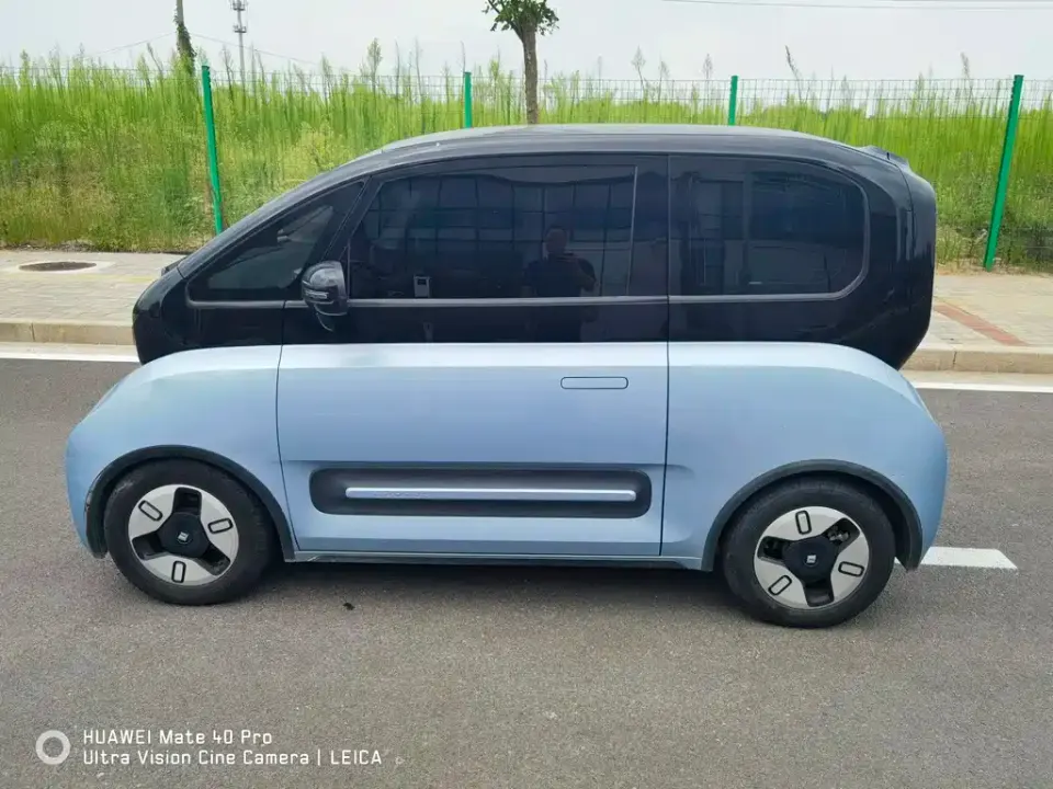 Baojun E300