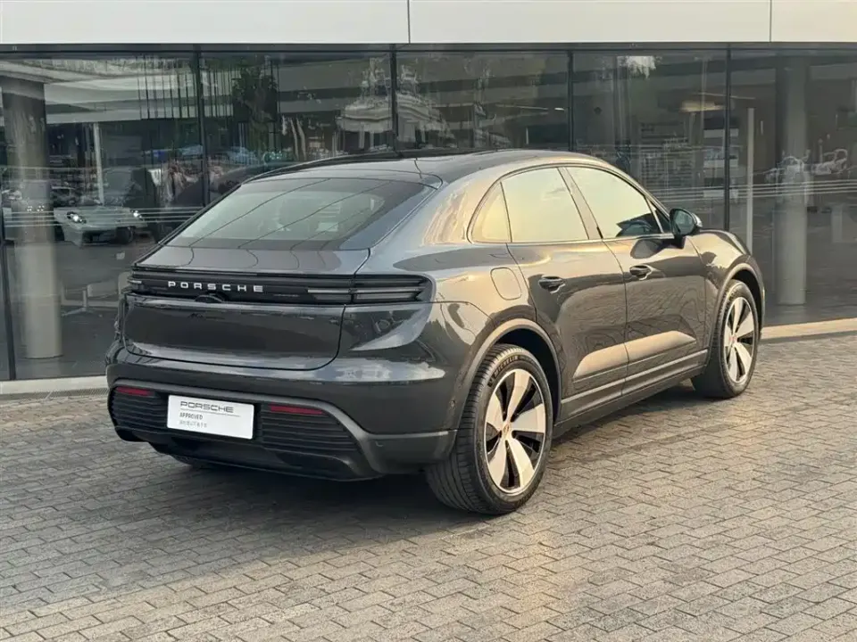 Porsche Macan EV