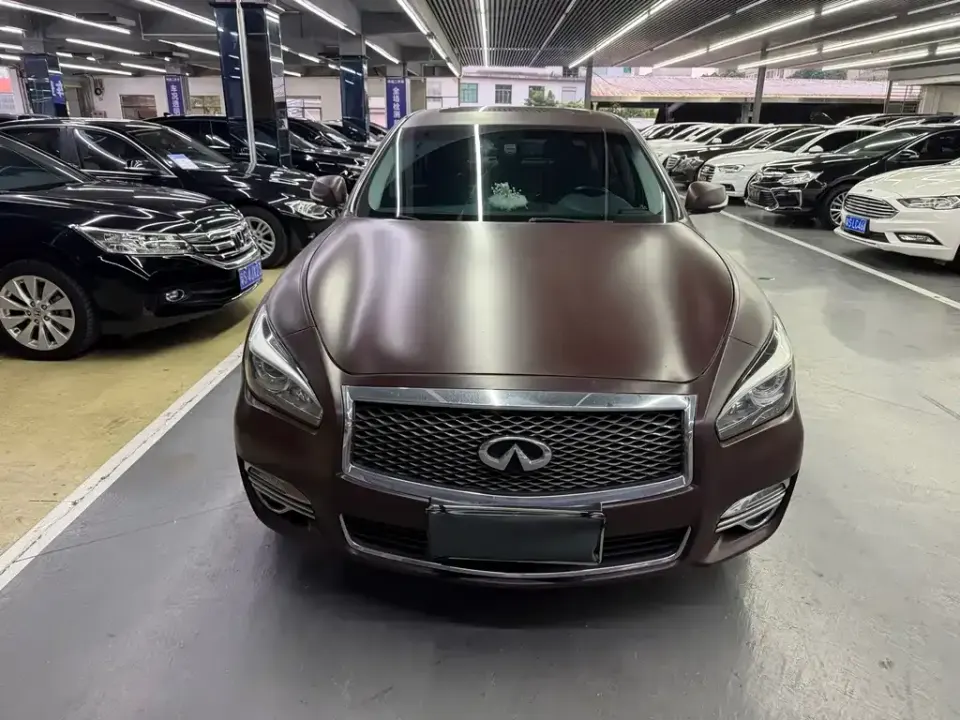 Infiniti Q70