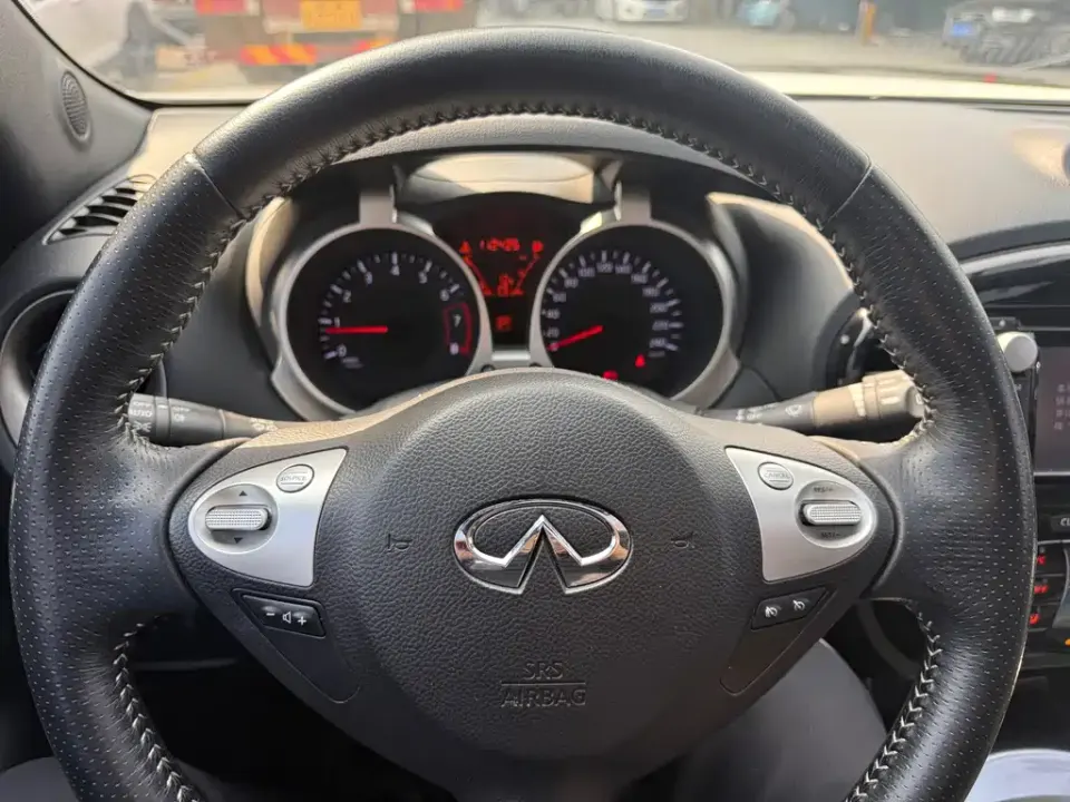 Infiniti ESQ