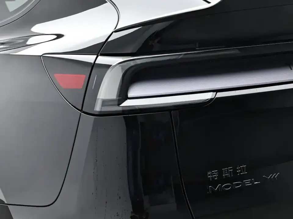 Tesla Model Y L
