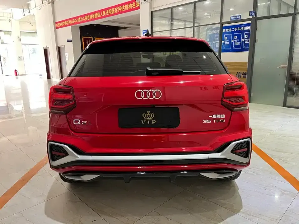 Audi Q2L