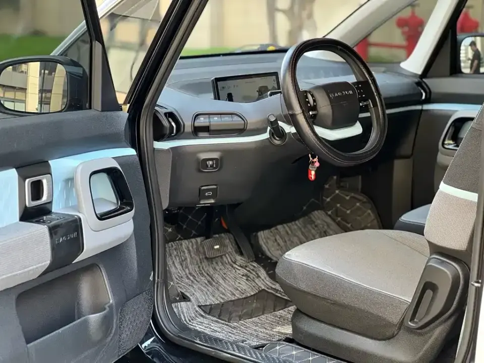 Baojun E300