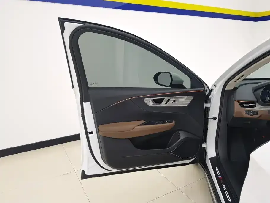 Hongqi Hongqi E-QM5