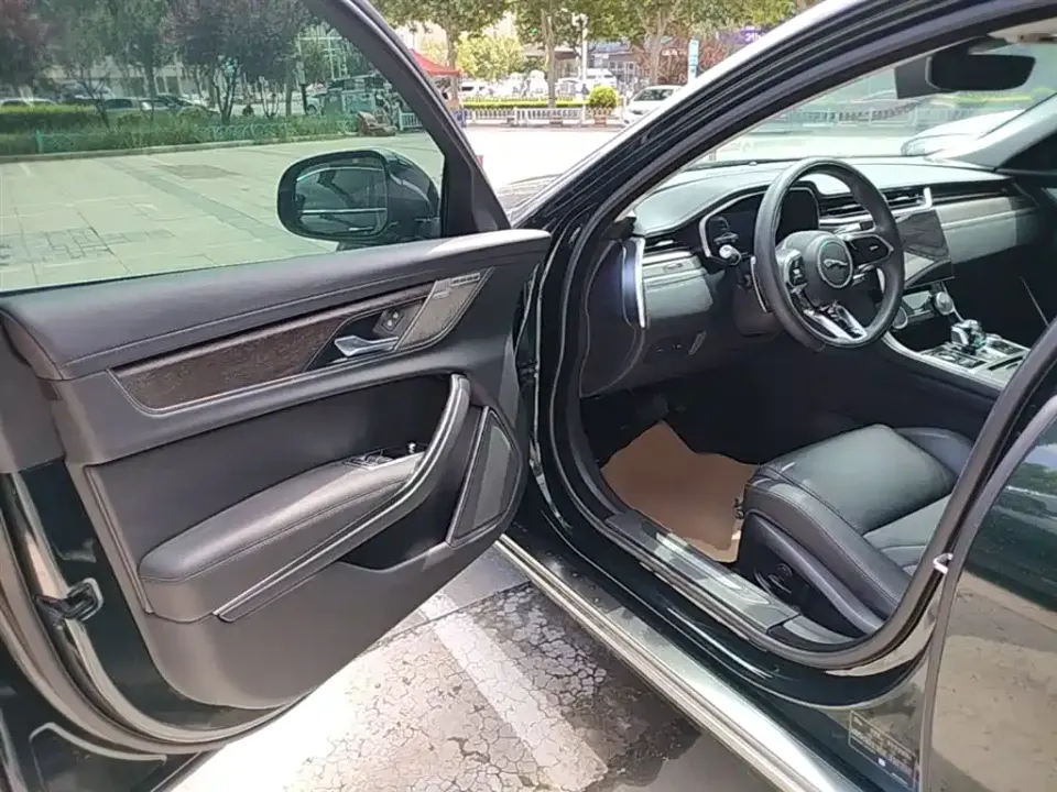 Jaguar XFL
