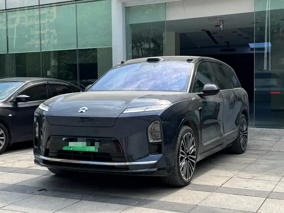 Nio ES8