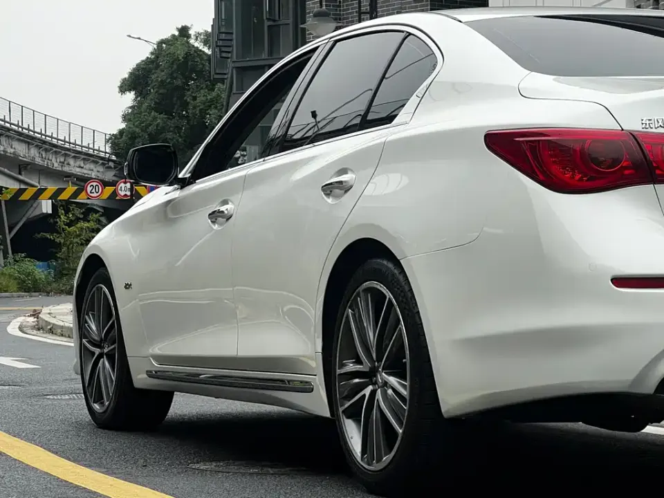 Infiniti Q50L