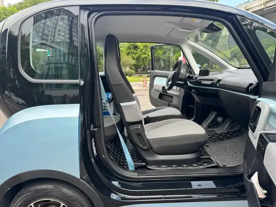 Baojun E300