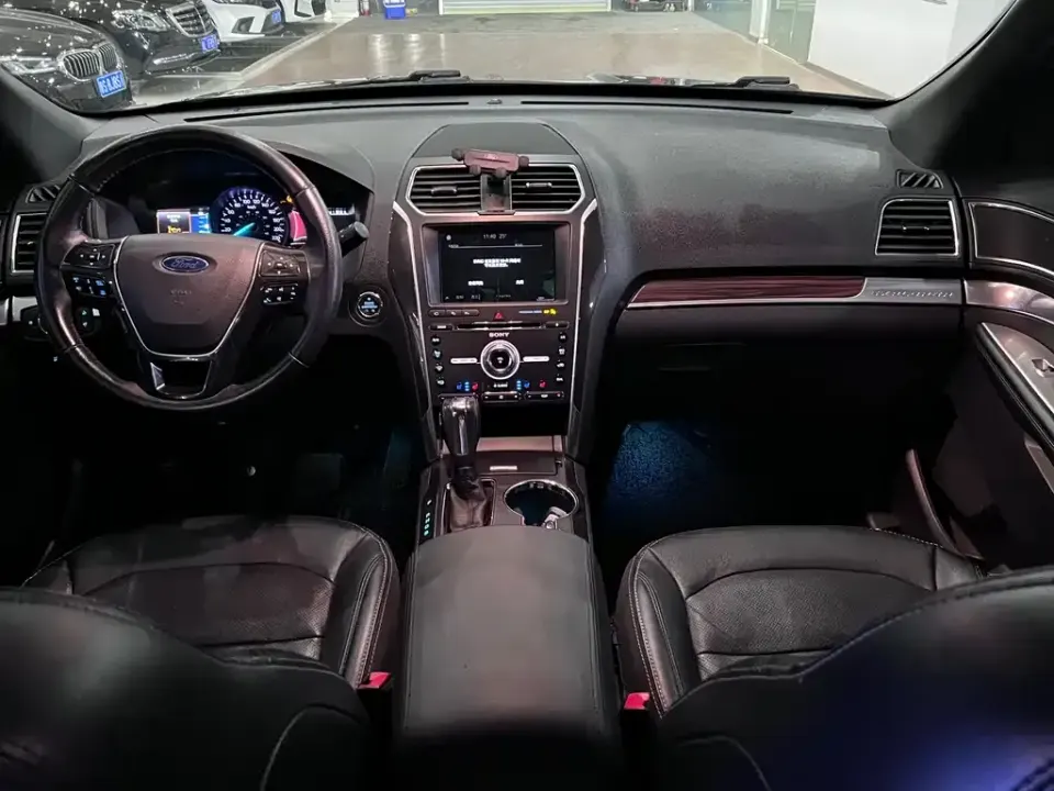 Ford Explorer (Import)