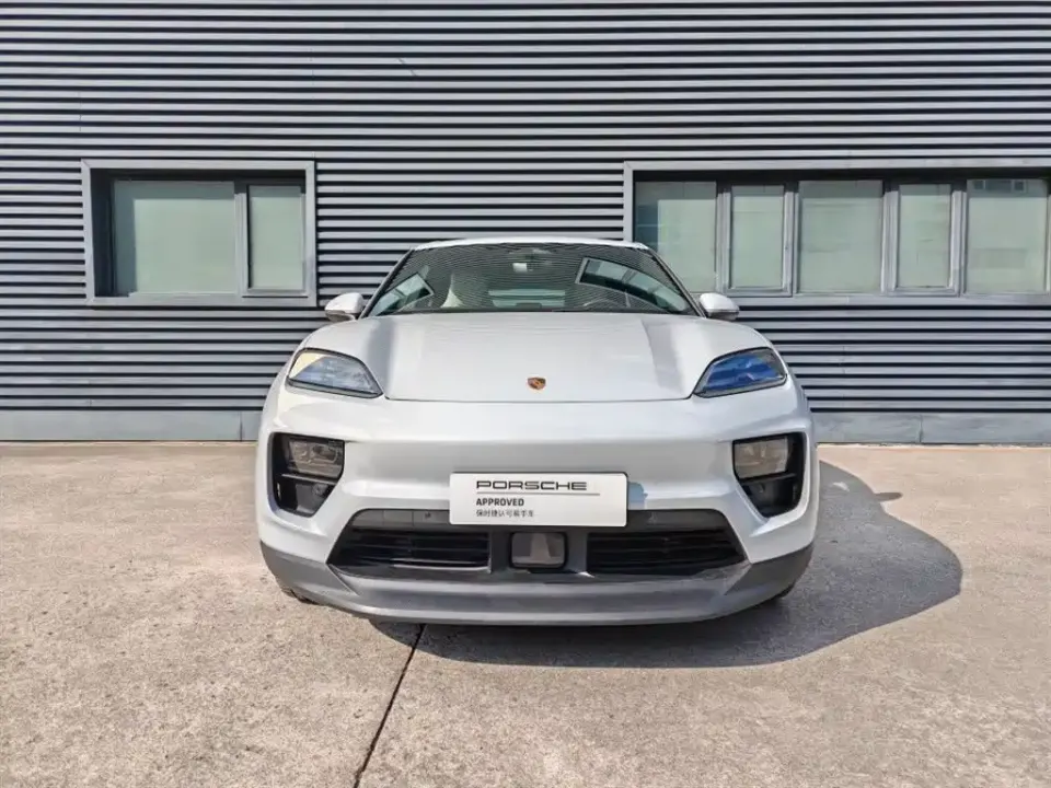 Porsche Macan EV