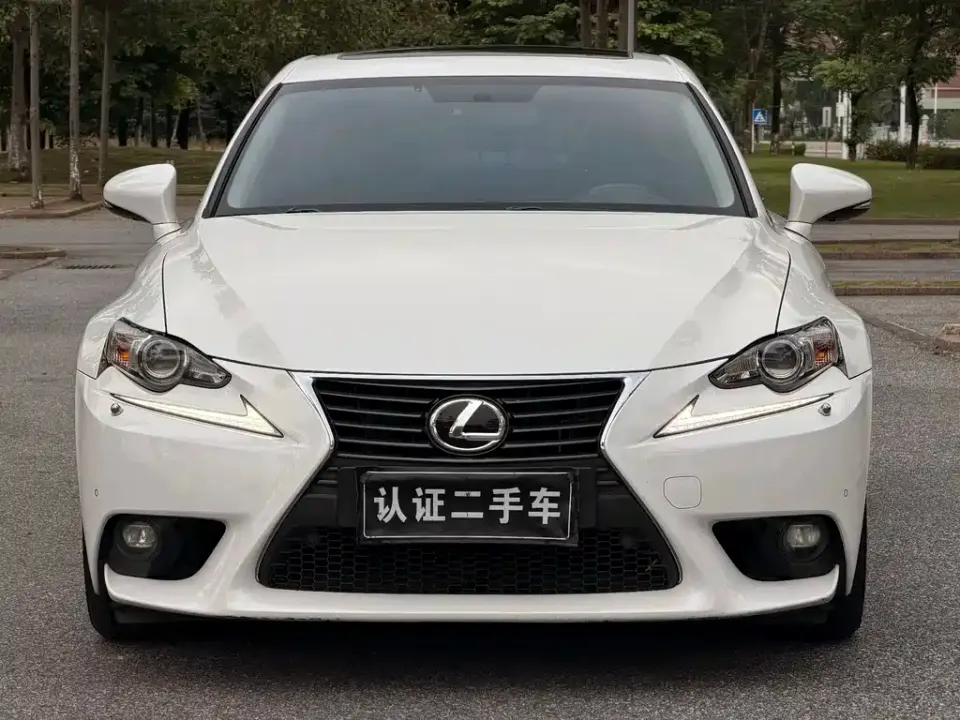 Lexus IS
