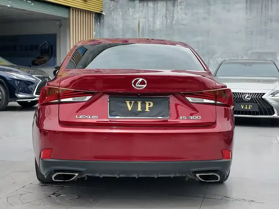 Lexus IS