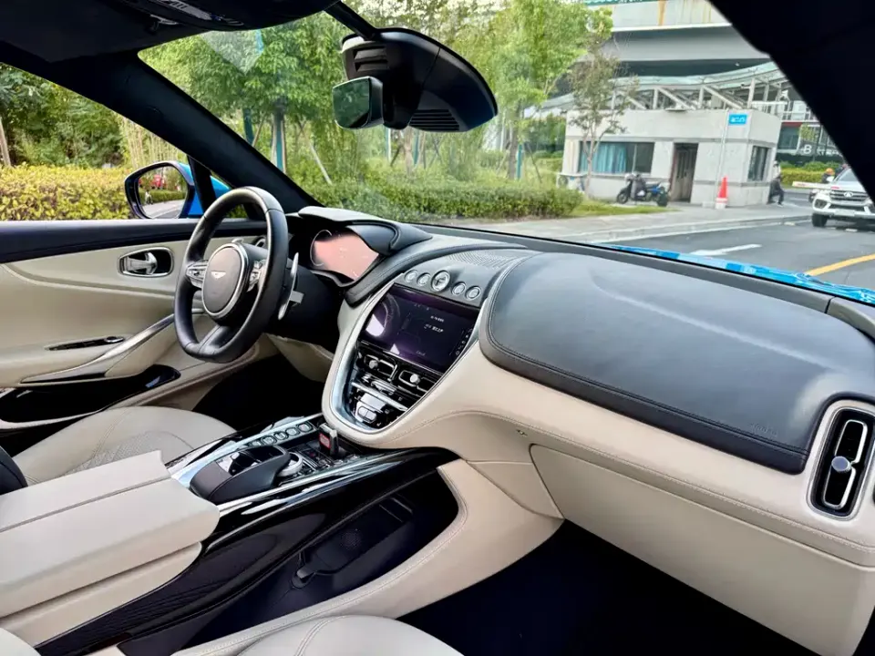 Aston Martin DBX