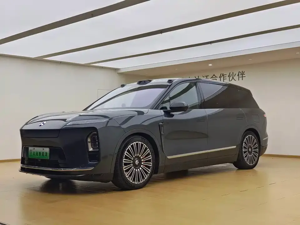 Nio ES8