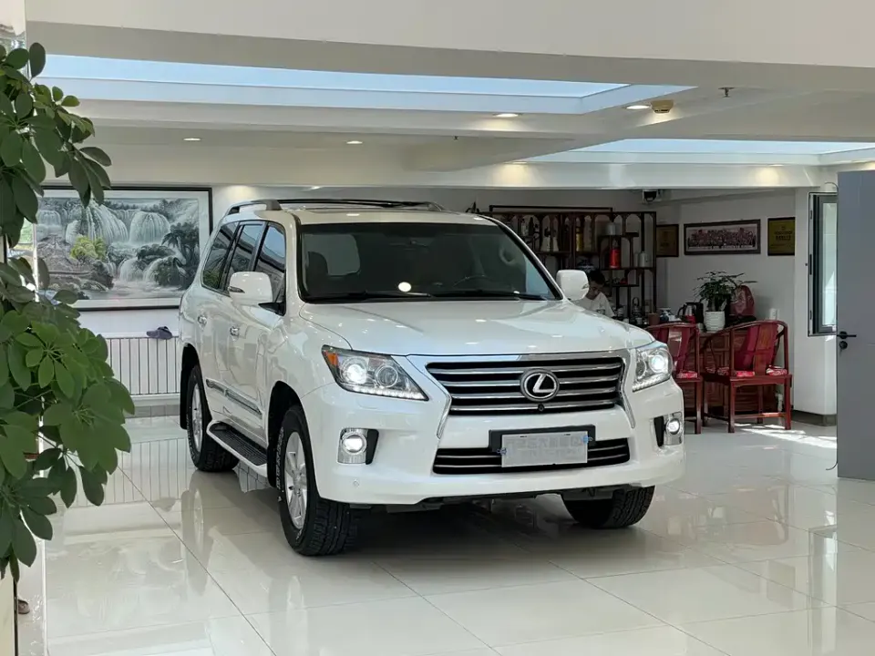 Lexus LX