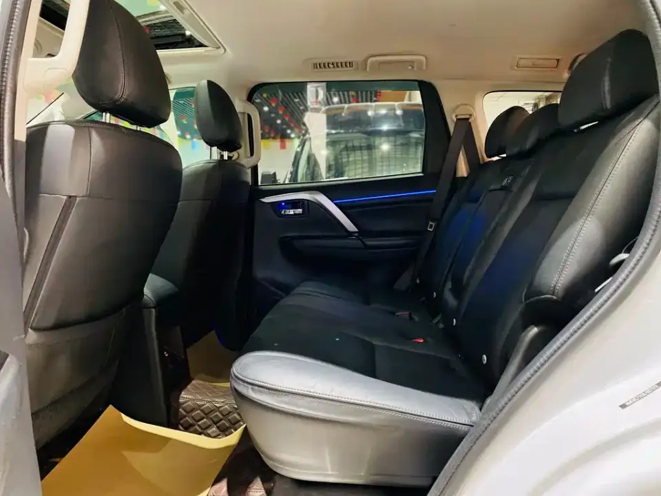 Mitsubishi Pajero Sport (Import)