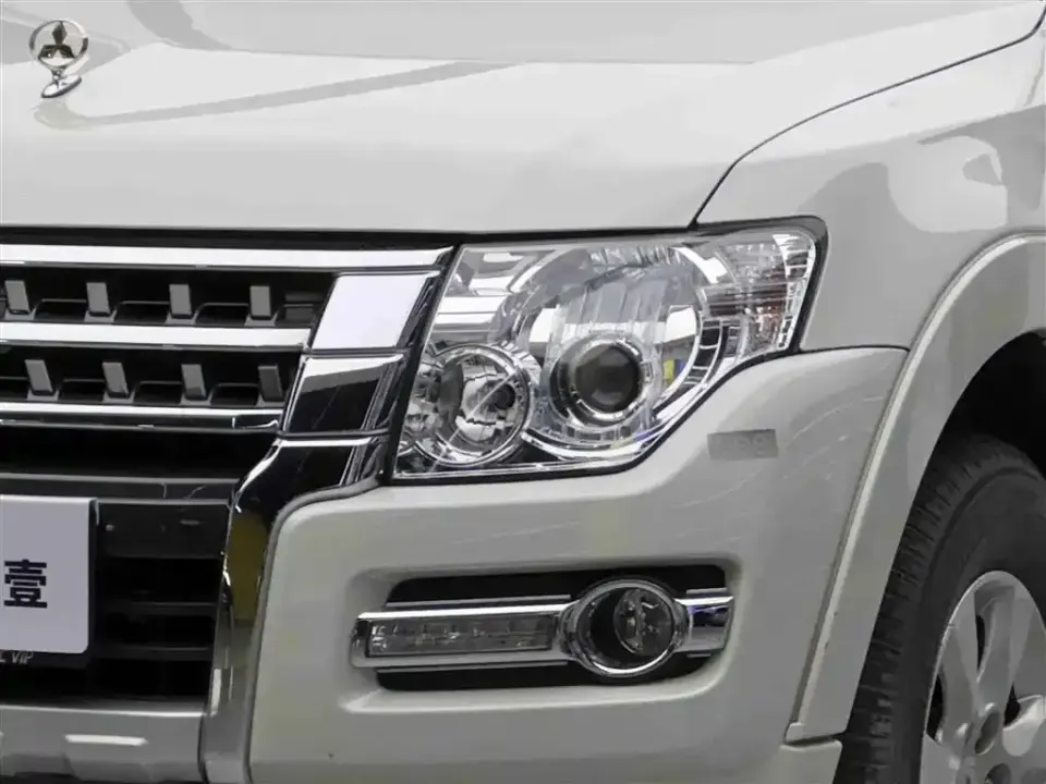 Mitsubishi Pajero (Import)