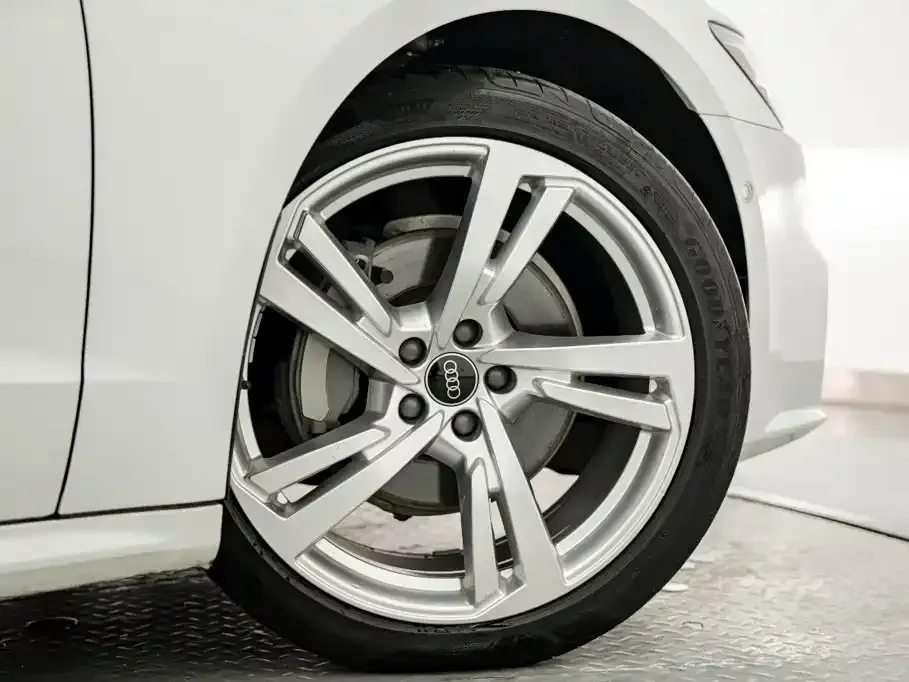 Audi A7L