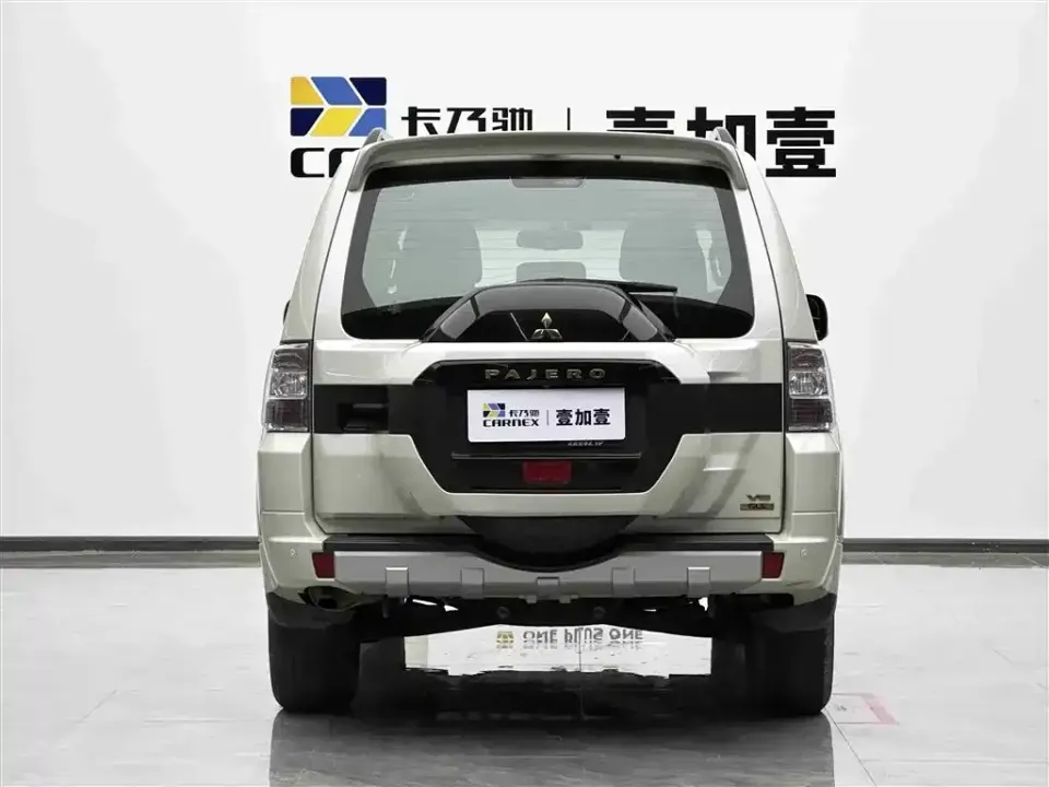 Mitsubishi Pajero (Import)