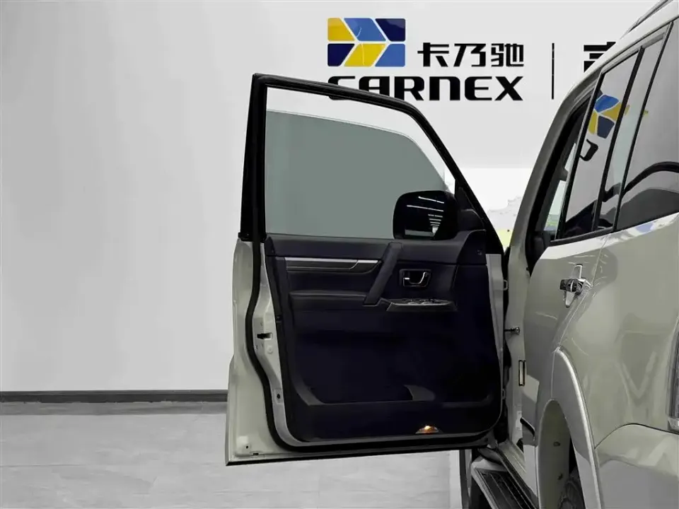 Mitsubishi Pajero (Import)