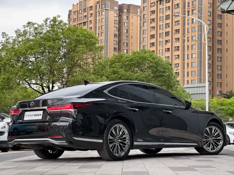 Lexus LS