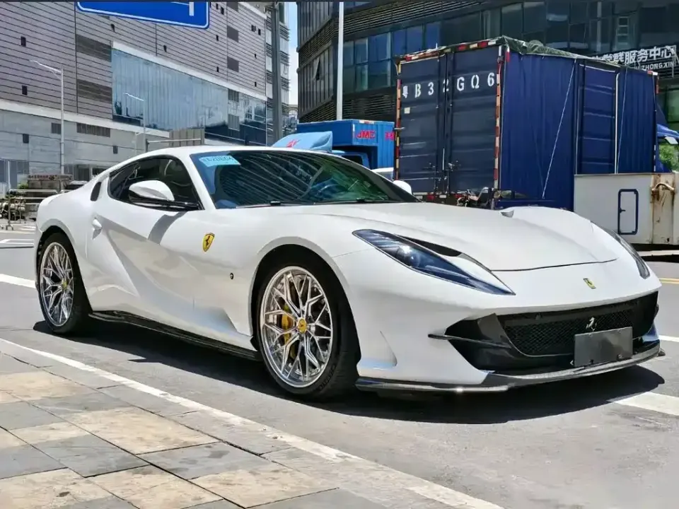 Ferrari 812
