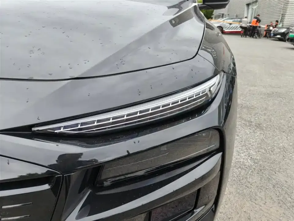 Audi A6L e-tron